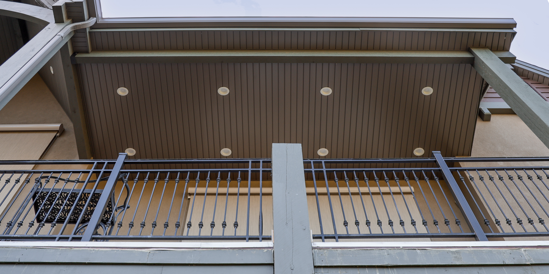 Second-story balcony