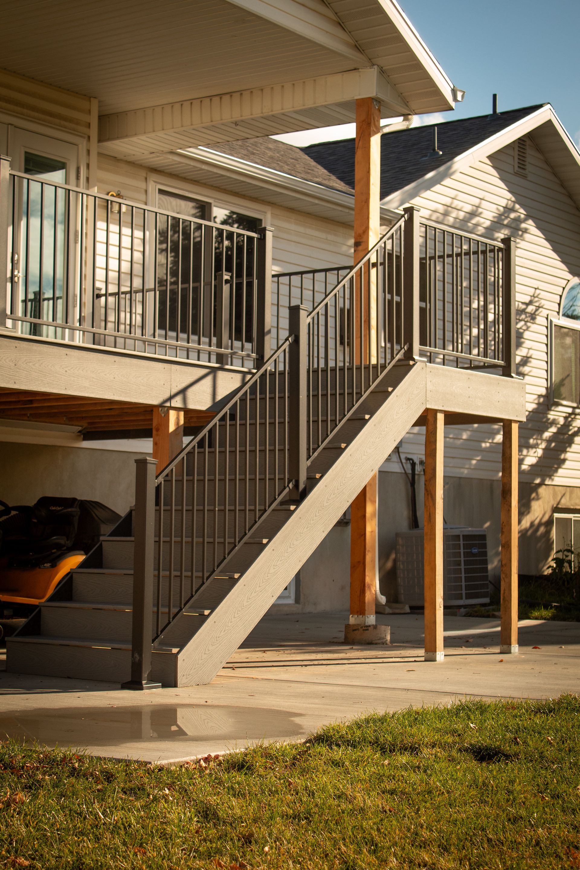 Raised-deck staircase